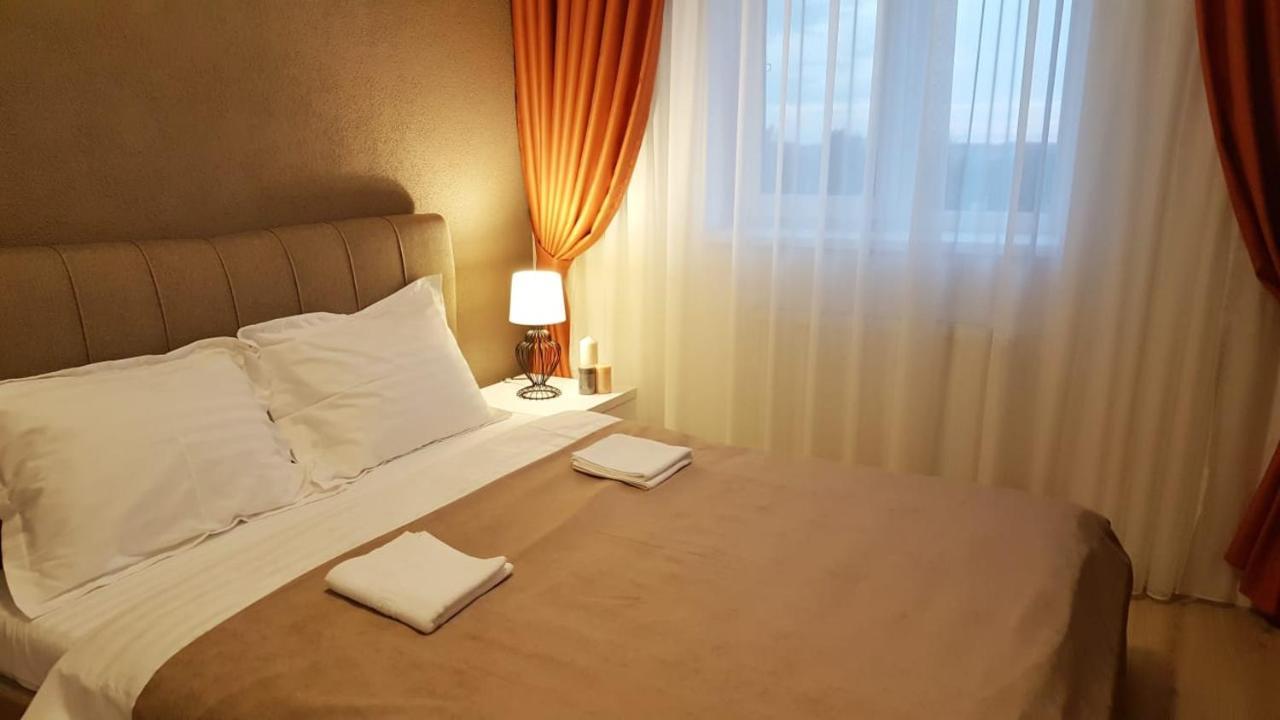 Elias Central Apartment - 2 Bedrooms & Free Parking Орадеа Екстериор снимка