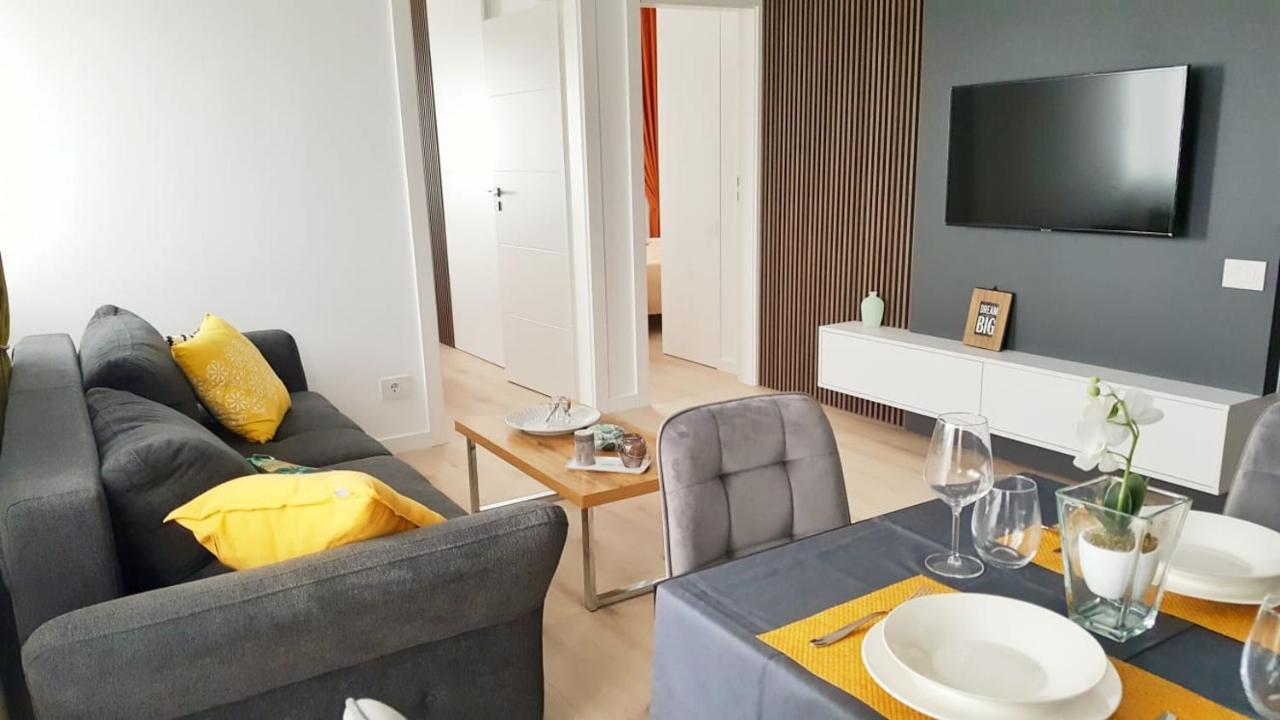 Elias Central Apartment - 2 Bedrooms & Free Parking Орадеа Екстериор снимка
