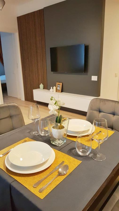 Elias Central Apartment - 2 Bedrooms & Free Parking Орадеа Екстериор снимка