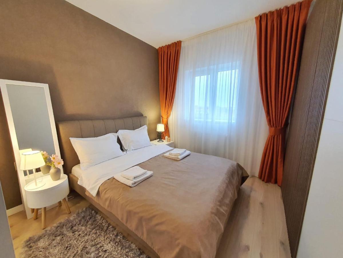 Elias Central Apartment - 2 Bedrooms & Free Parking Орадеа Екстериор снимка
