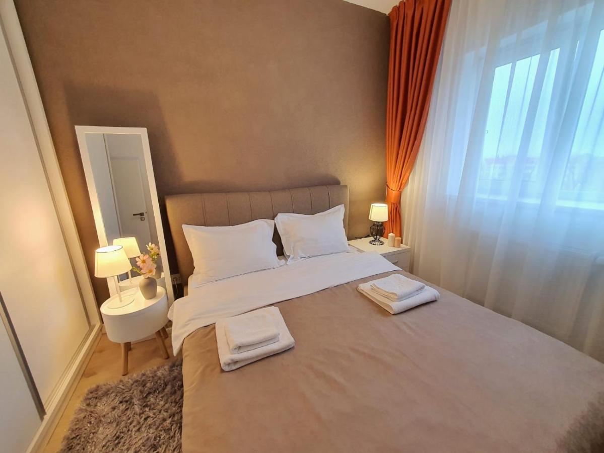 Elias Central Apartment - 2 Bedrooms & Free Parking Орадеа Екстериор снимка