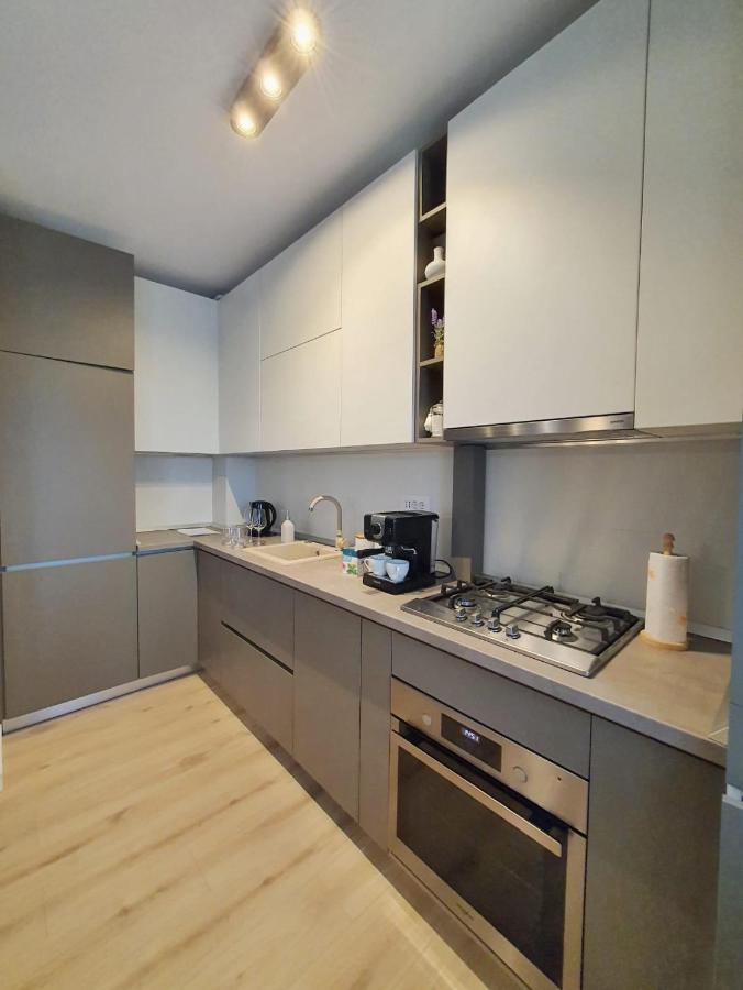 Elias Central Apartment - 2 Bedrooms & Free Parking Орадеа Екстериор снимка