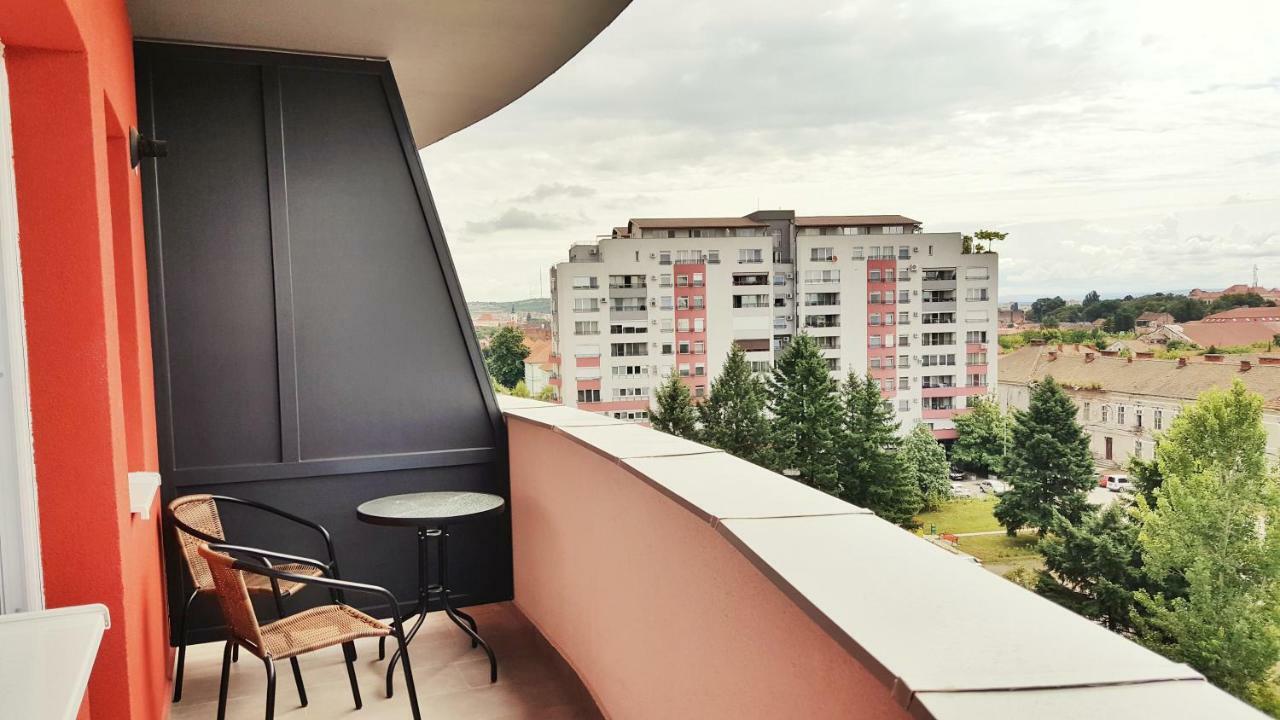 Elias Central Apartment - 2 Bedrooms & Free Parking Орадеа Екстериор снимка